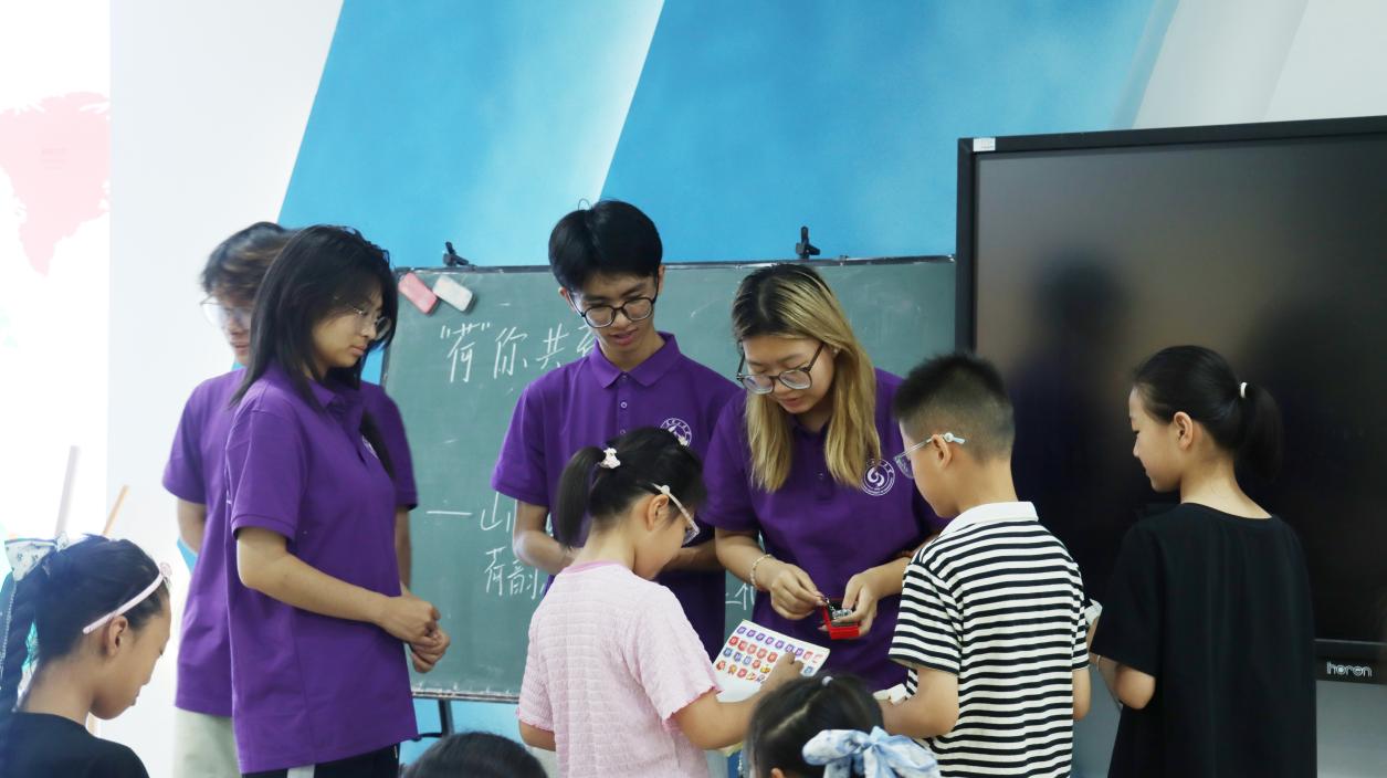 ���ɡ��㹲�������Ρ���δ�� ����ɽ��������ѧԲ��ʵ���ź���Сѧ