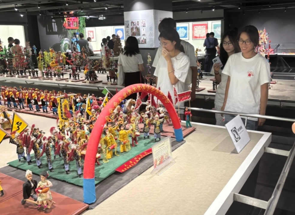 ������ͨ��ѧ����ѧԺ����ѧ�ɳ����밮ͬ�С���������ʵ�����߽������±���ѧ�������������Ⱥ��������