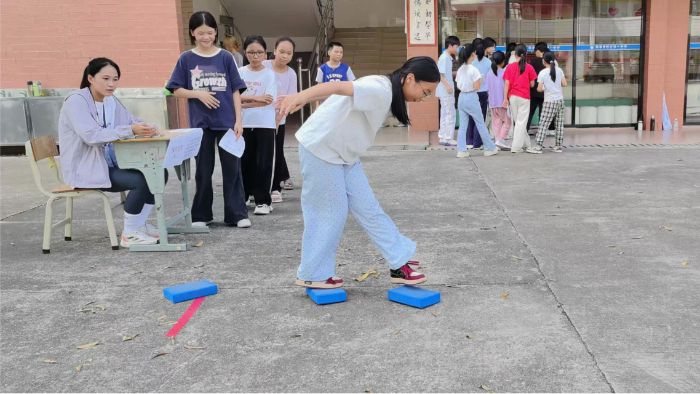 ѧ�����С���ʯ���ӡ�