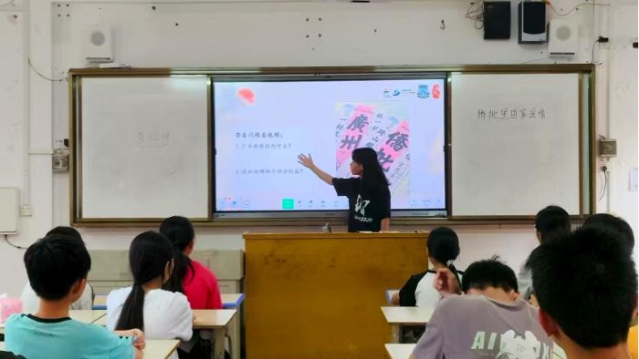 流墨实践服务队唐樱婷上课