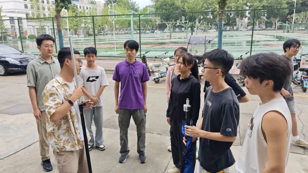 ����ʵ������ʱ����������С�ӳ������ÿƼ��ػ��ƺӰ���