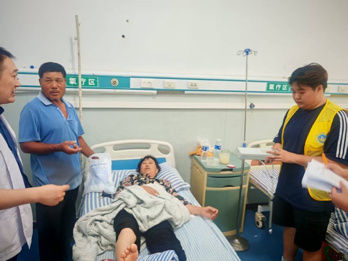 ���ഺ��ɣ�ܡ���00���ѧ������á���ͨ�ֲᡱ����������Ժ���˾�ҽ���ٷ��ѣ�