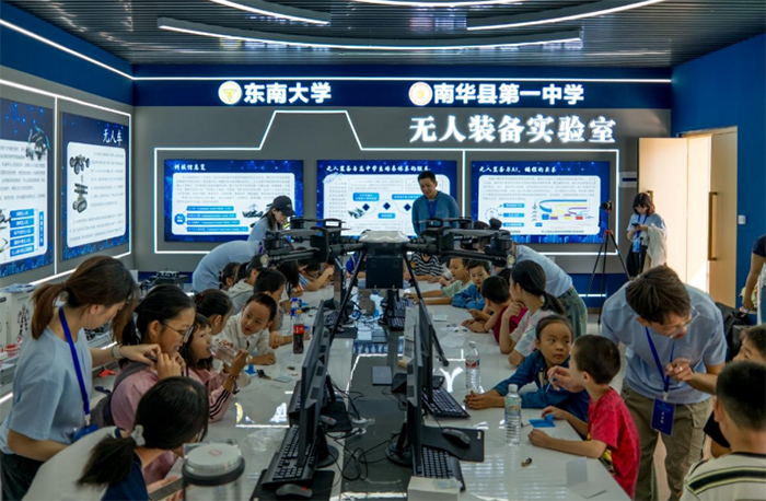 ȫϢ��Ӱ�������������һ����Խ�Ž���ഺʵ��