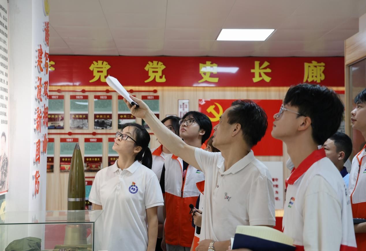 ׷Ѱ¹կ��ɫ�㼣������Ӣ�۲��ྫ�񡪡�����ѧԺ�����¡�н���ഫʵ����¹կʵ����ʵ��һ��