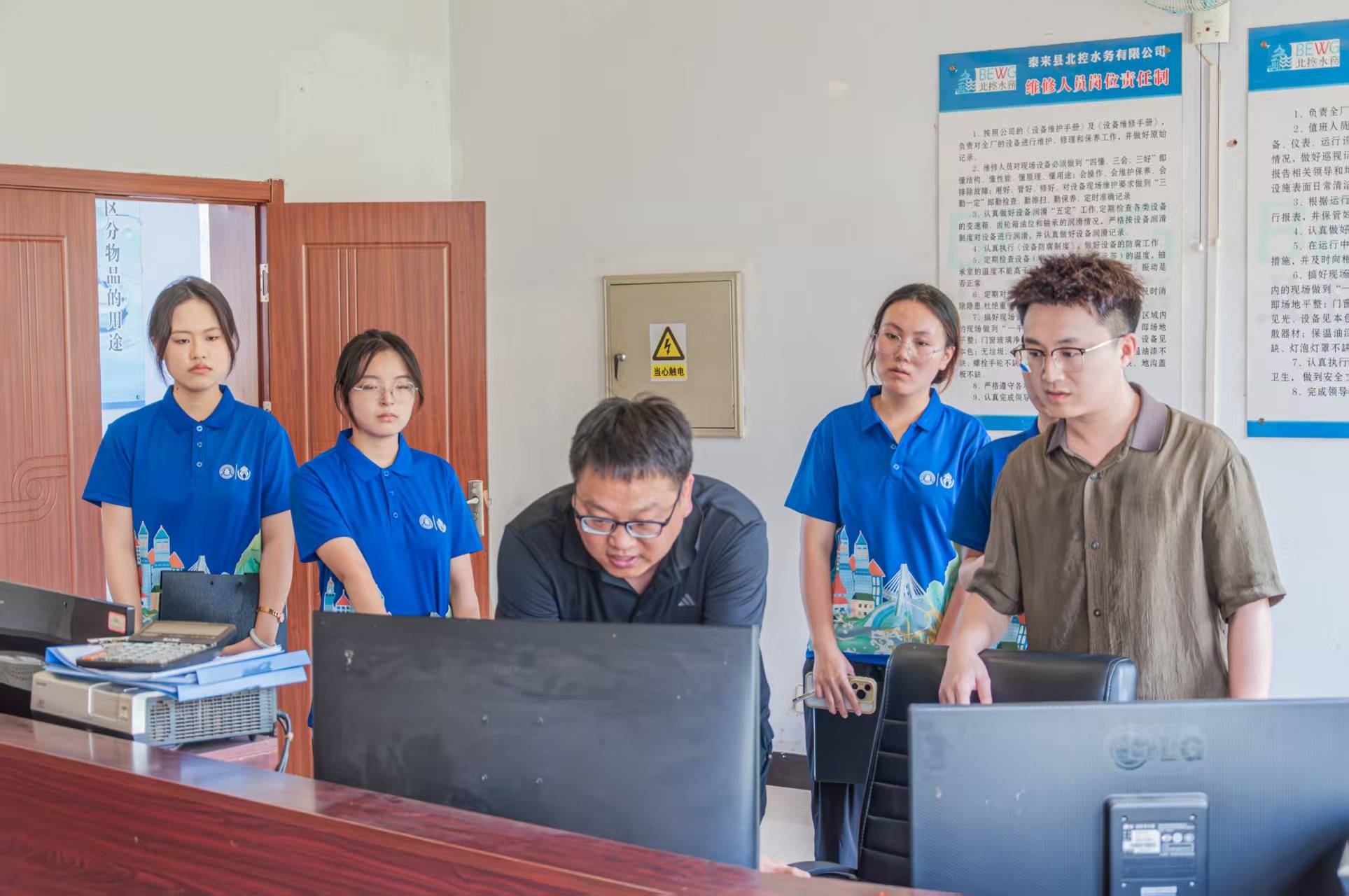 ������ҵ��ѧ2025���ڡ������硱|�����š�����ʯ�����롯��̹;���Ŷӣ�������̬���������š�����ɫ��ƪ