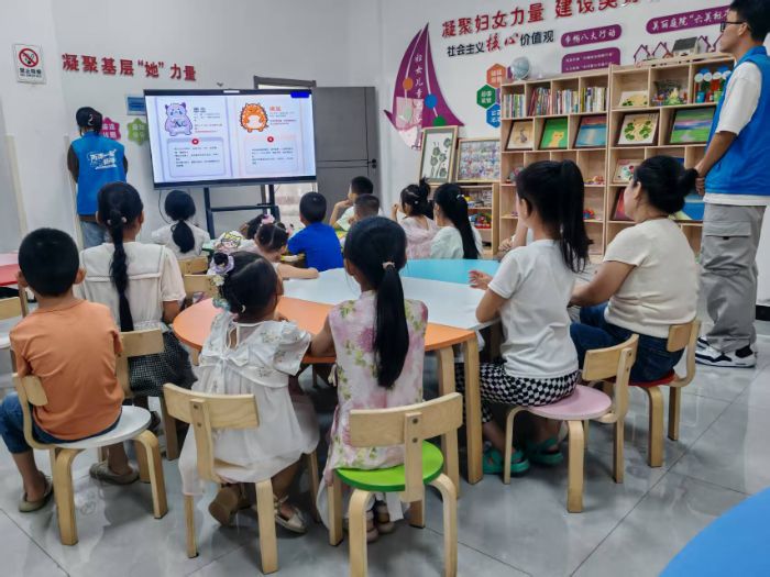 ���������Ƽ���ѧұ�𹤳�ѧԺ�������ɳ��밮'ͯ'�С��������ſ�չ������������