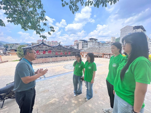 �����������������ʶ��������� ��������ũ�ִ�ѧ����˼����ѧԺ��������ũ��ʵ���Ӹ������д����ؿ�չ���ڡ������硱���ʵ���