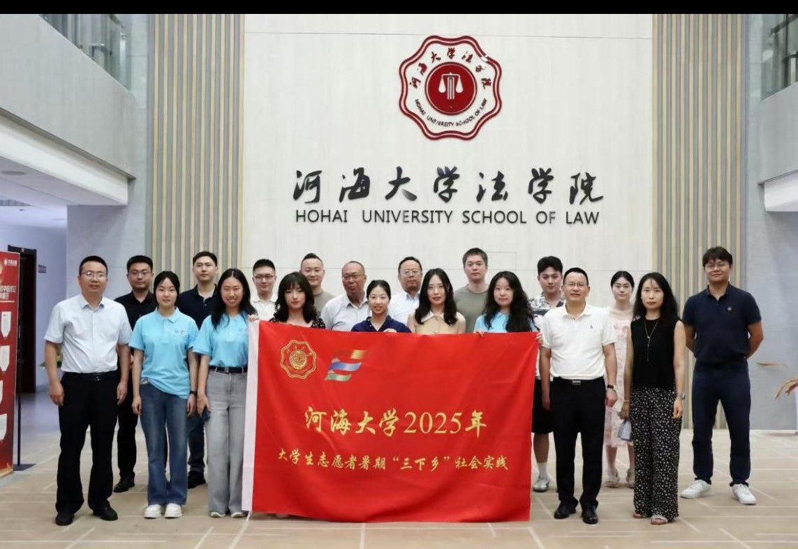 �Ӻ���ѧ��ѧԺУ��ְҵ��չ�����Ÿ��Ͼ��ȵؿ�չ����ʵ��