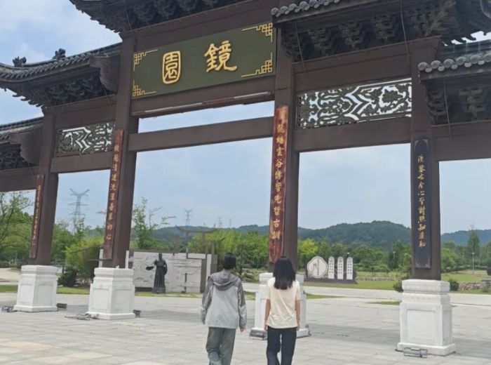 ����ѧԺ����ԲС�ֶӣ�̽Ѱ��԰��ɫӡ�ǣ����и�������н��