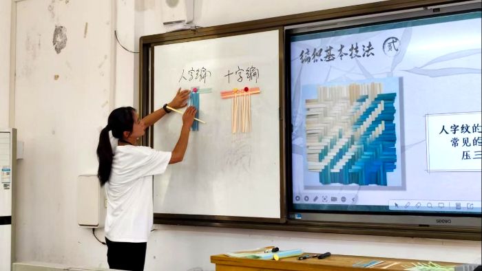 流墨实践服务队李淑玲上课