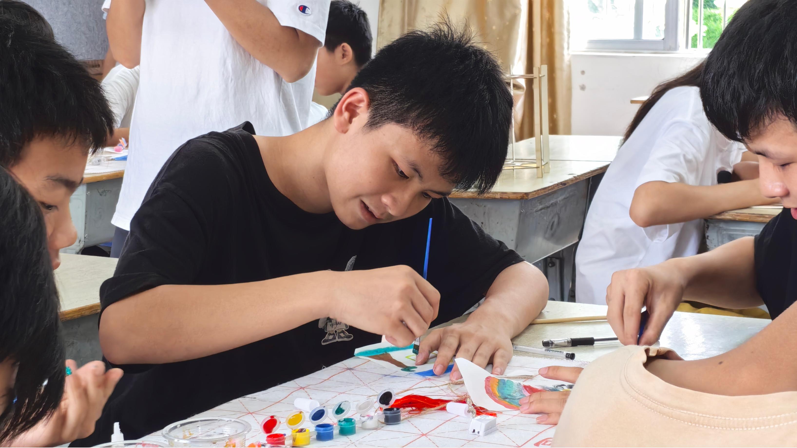 ����ʦ��ѧ�������磺�߽����˼��䣬��֪�Ļ��¶�