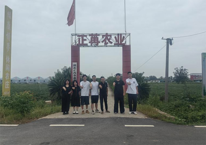 ���ǻ�ũҵ����ǧ�깱�˵ġ�δ��ģʽ��������ũ�����רҵʵ����̽����ɽ��޷���깩Ӧ��·��