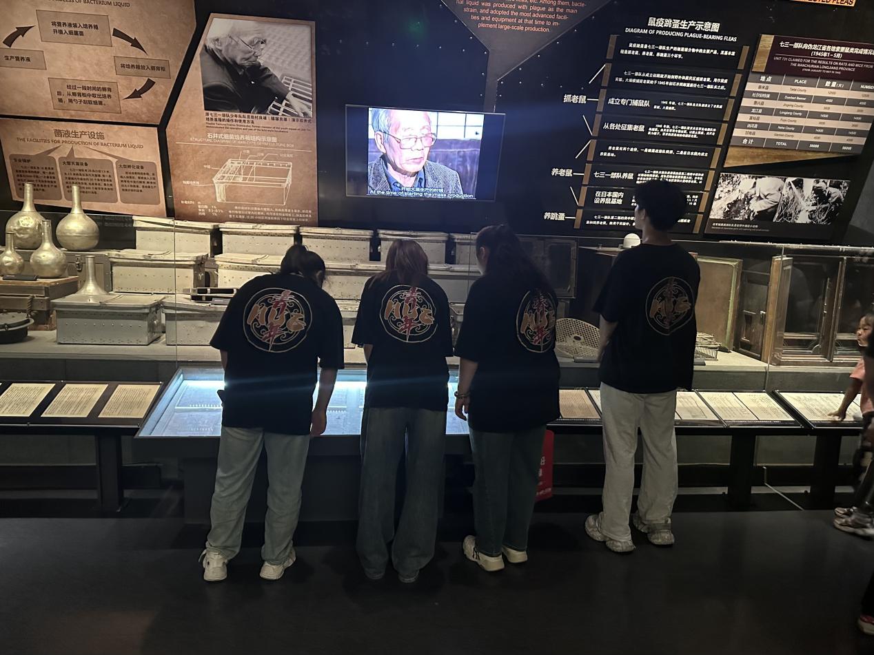 ​�ӱ����̴�ѧѧ�����߿�ս·��ʮ��ҹ������ɫɽ��​