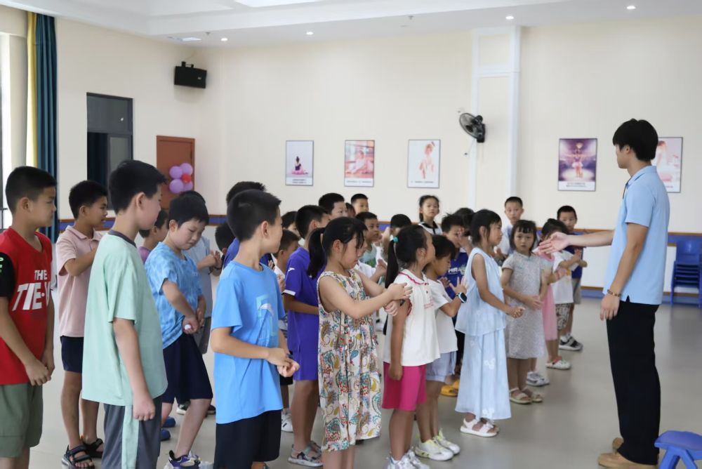 �˶�ǿ���ǣ�ϰ��չ�绪