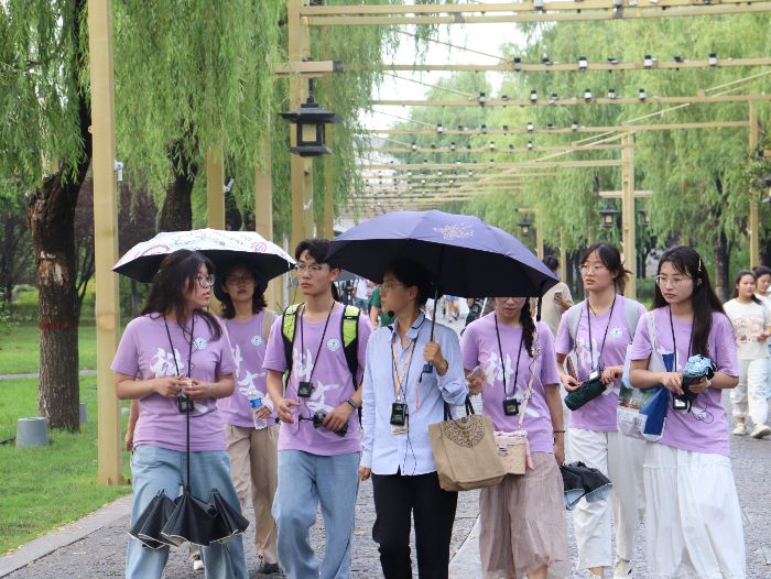 ����ʦ����ѧ����ѧԺѧ��ѭ�����㼣���Ļ�н��