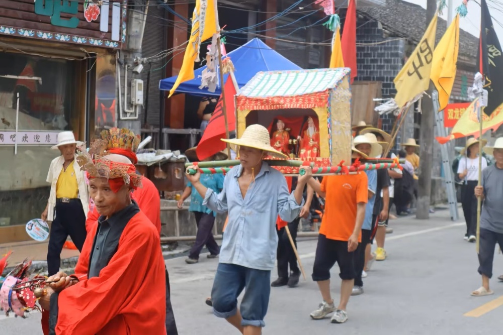 ��̶��ѧѧ�����������������ڣ�һ�������ĵ��Ļ�ʢ��