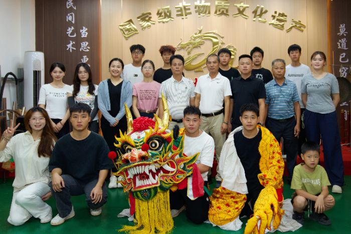 ���Ҽ����š����ؽ��������˰��괫�У���������ע���»���