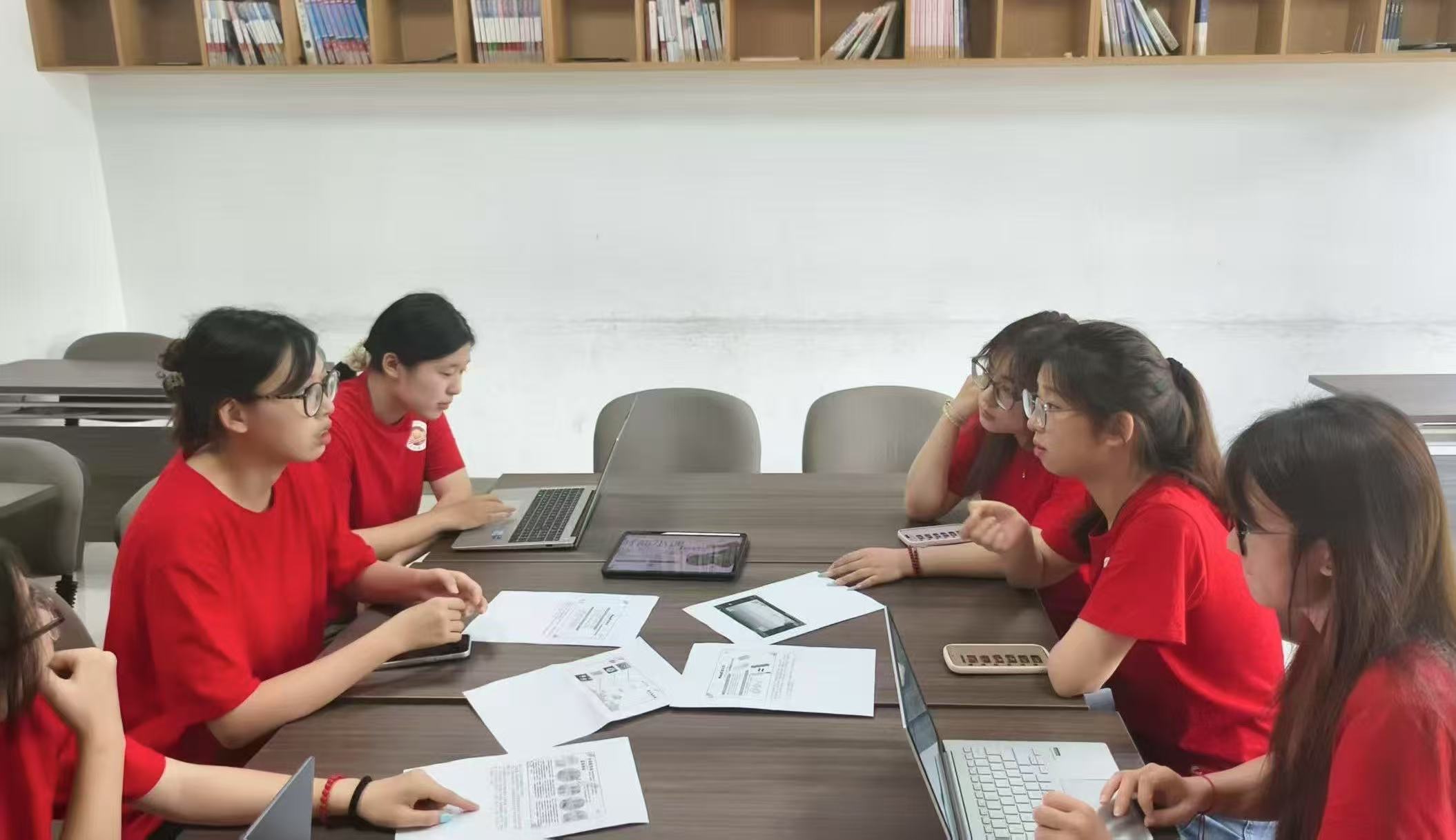 �Ͼ��ƾ���ѧ���ѧԺ�����������У�ͯ��ɳ����Ŷ�������в���