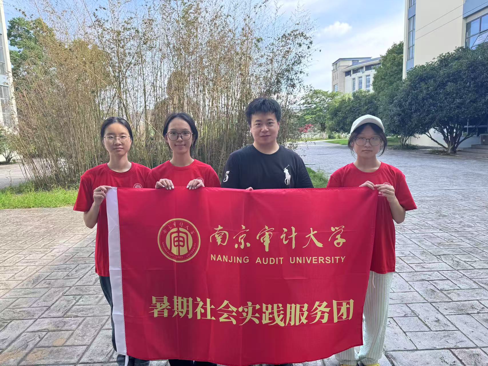 �����ڶ�ǭ����﹡�ϣ��������˵�����