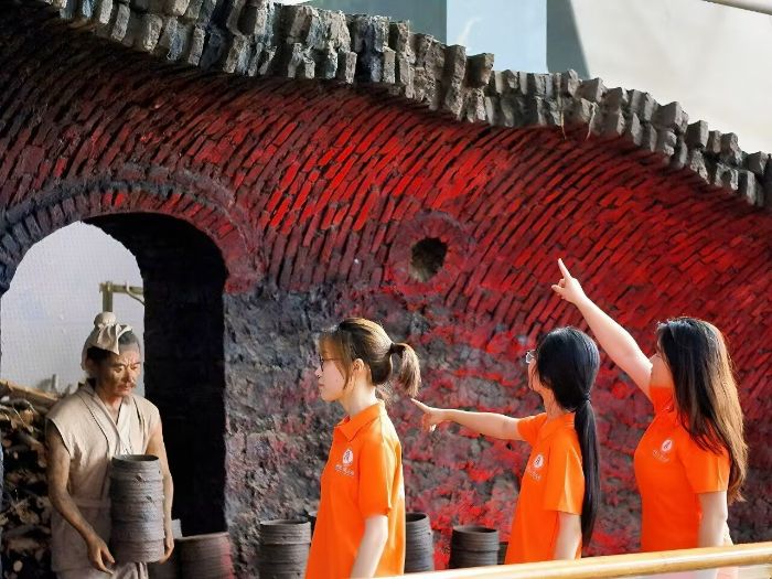 �ഺ�������硱|����ǧ��Ҥ�������ȼ���ഺ�Ļ�н�𡪡����Ϲ��̴�ѧ��Ҥ��ң����ʵ����ͭ��Ҥ��ַʵ����ʵ