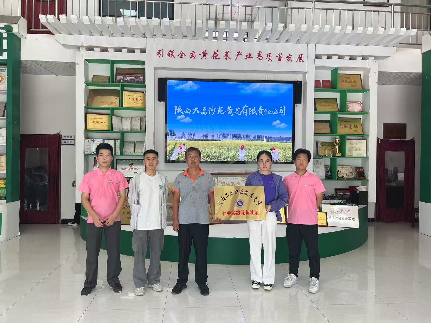 ѧ��ܰ�ȫ֮�ߣ�����ӷ���֮���������Ϲ���ѧԺ�������硱�ŶӸ�����ƻ�����ʵ��