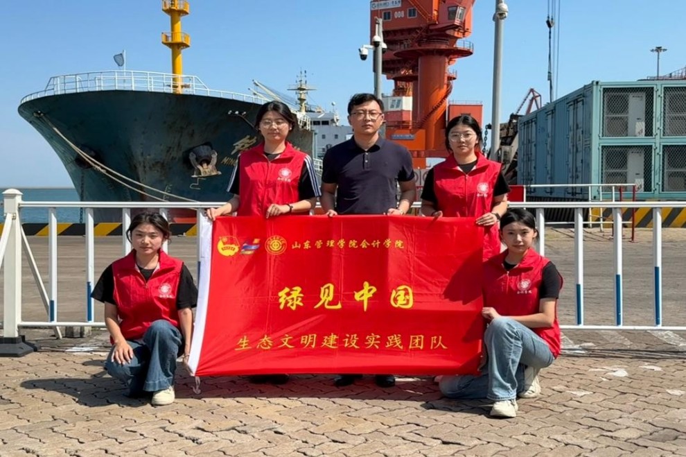 ɽ������ѧԺ�����̼��й�ʵ���У�̽�ظ�����ɫ��չ֮·