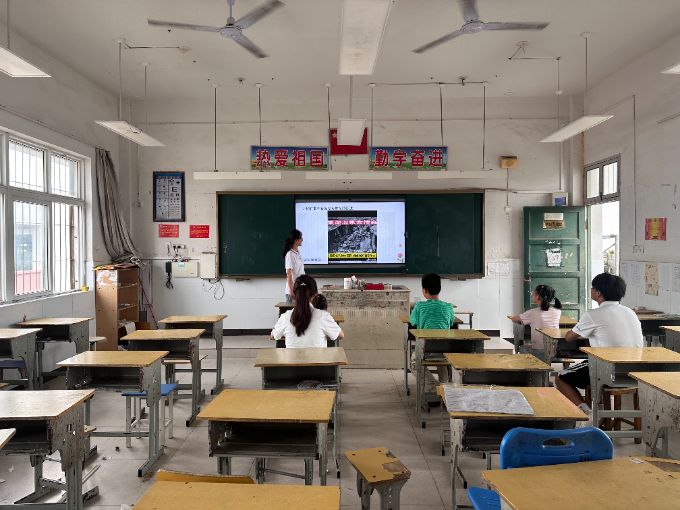 ��2025�����ڡ������硱���ʵ������������ѧԺ���̹���ѧԺ�ǻ����ʵ���Ÿ��ĸ�������Сѧ��չ��С��ǣ���ͳ����������