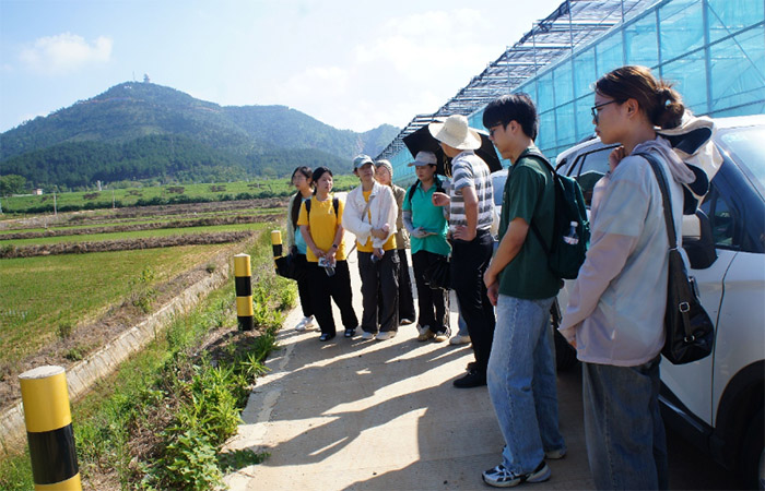 ����ɫ���桱����������ˣ���ũ������������6��Ķ��ݮ��