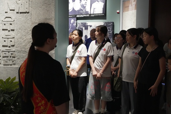 �����ƾ���ѧ��Դ����ɽ��̽Ѱ��ɫ�Ļ������¾�