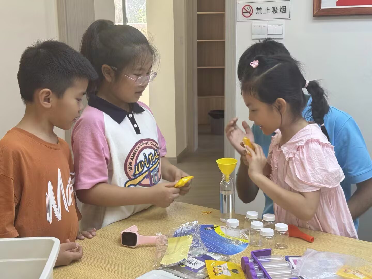 2025���ڡ������硱ʵ���������ѧħ����������ͯ��̽����Ȥ��