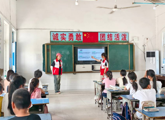 ����ʦ����ѧ����Ƿ��������̡�־Ը��������ڡ������硱��ʵ���������ǻ������Ұ����ȫ֪ʶ����ͯ��