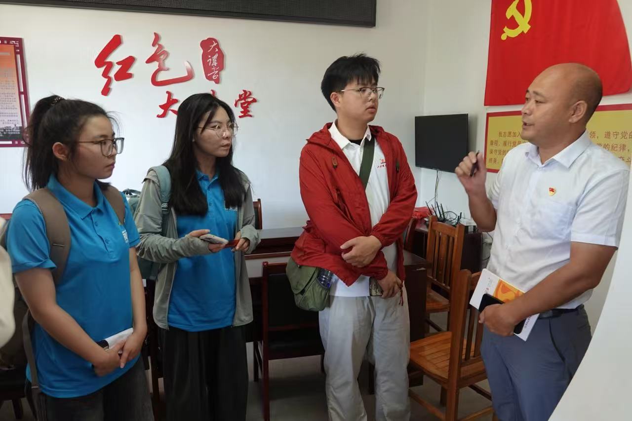 �Ͼ��ƾ���ѧ���ѧԺ�������ǻ��ճ��ģ��ഺ����·�â