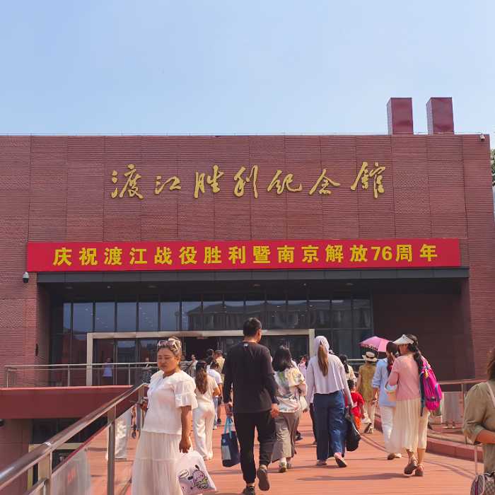 �Ͼ��ɽ�ʤ������ݣ�̽Ѱ�ɽ����񣬴��к�ɫ����