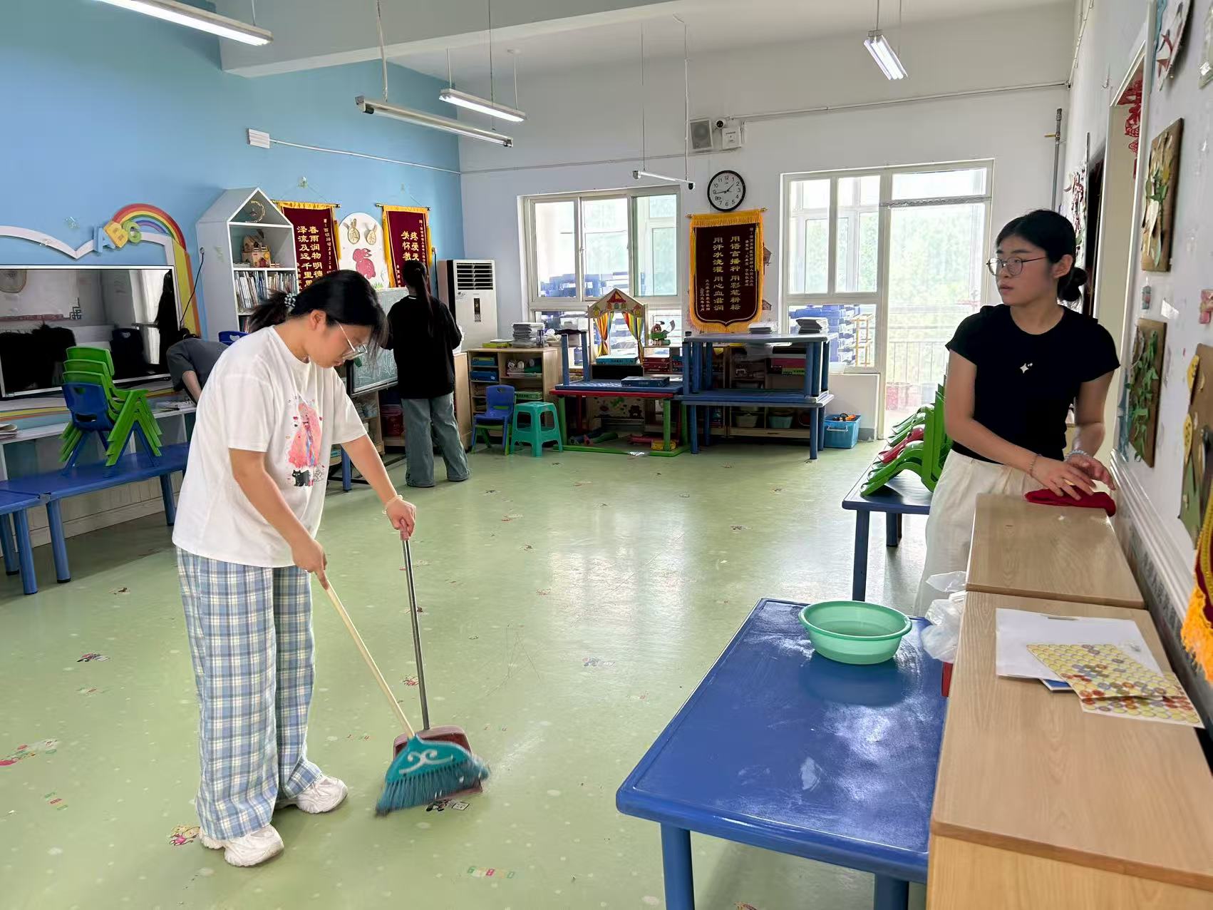 ������|ɽ��Ӣ��ѧԺ�������ذ�������ͯ�桱�������ʵ�����ڻ��¼