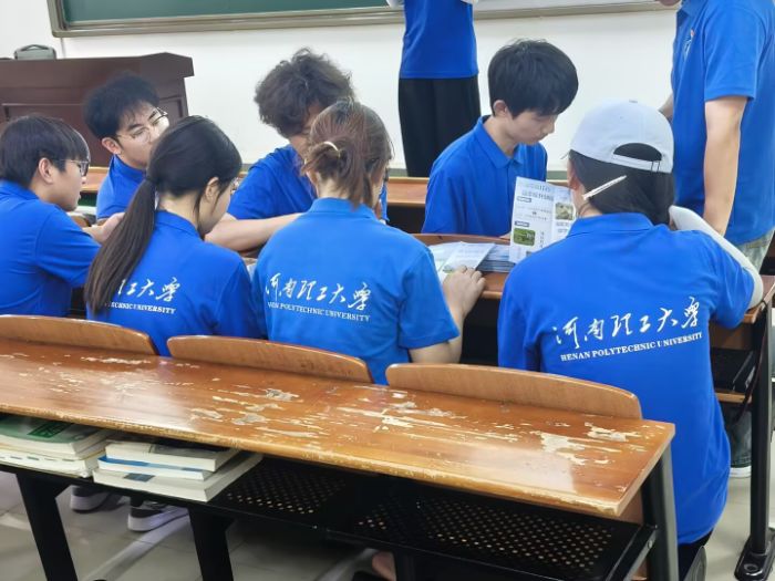 ����������ѧ���̹���ѧԺѧ�ӣ�����ʼƲ�ʵ�飬��ͷ����ı����