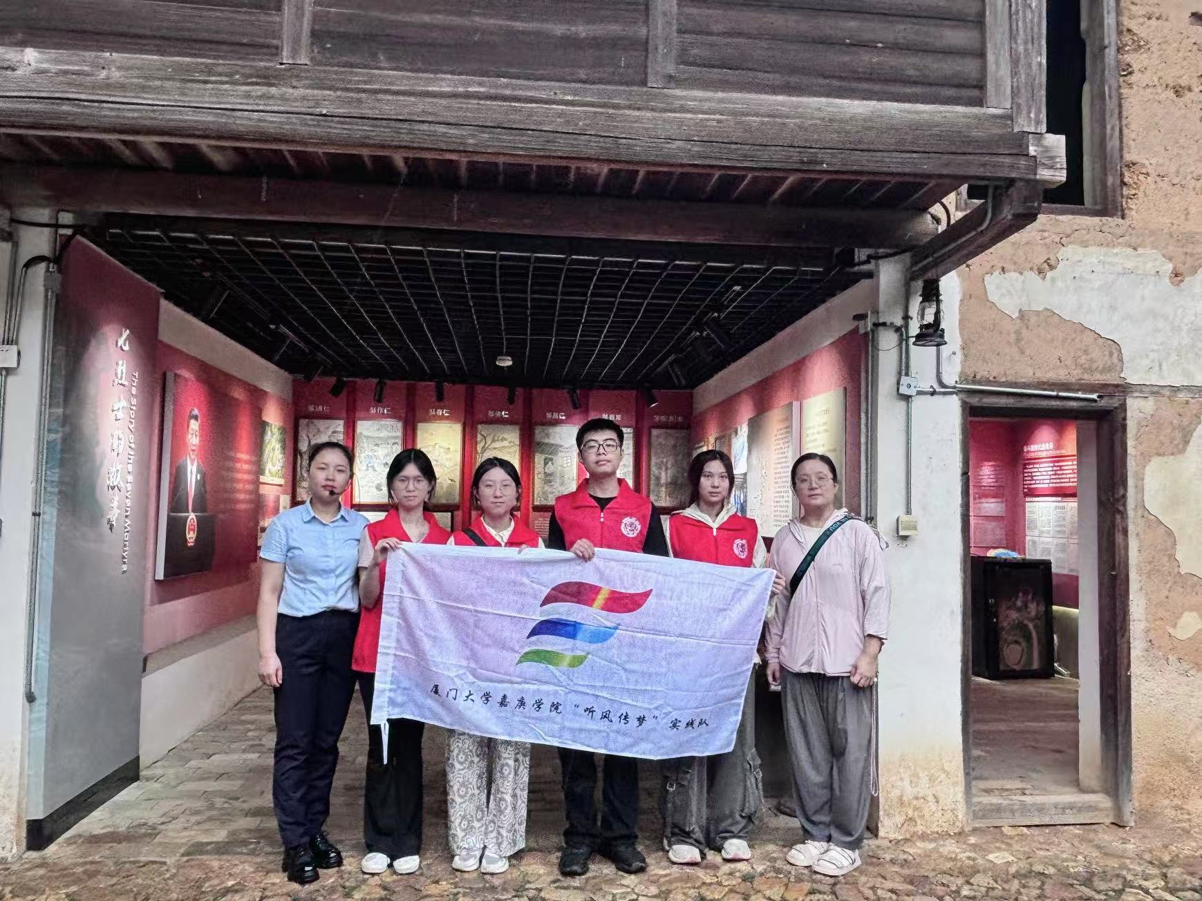 ����������ɫ·�����������Ž���