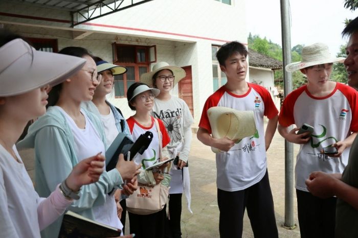 �������в�ҵ����巢չ·��̽�������Գ��̴��ҵ��չ�ĵ���